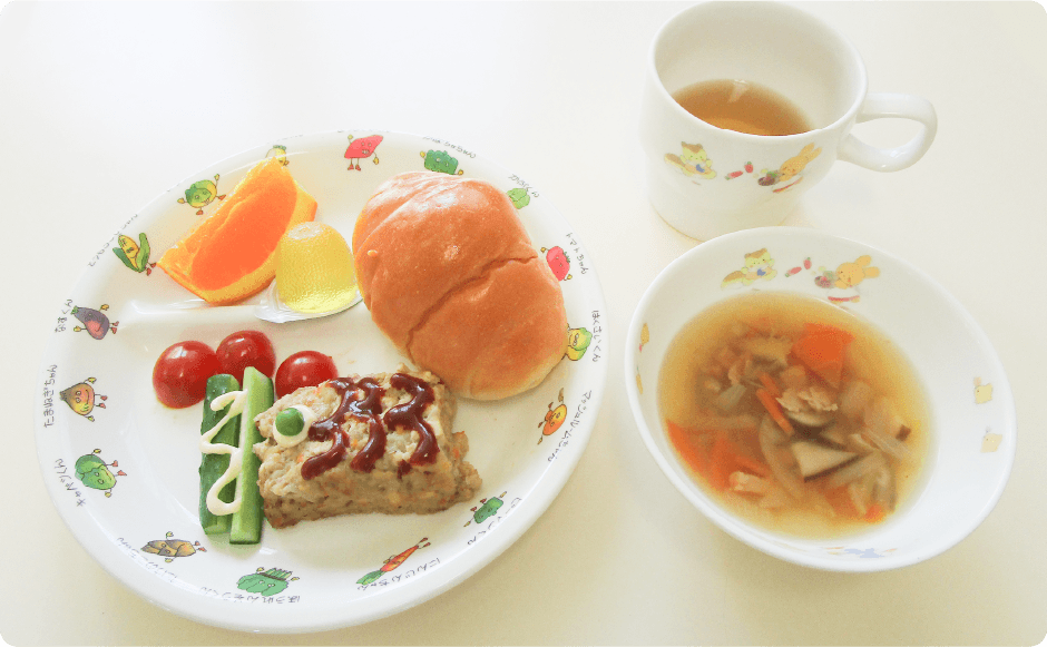 自園調理の給食の様子2